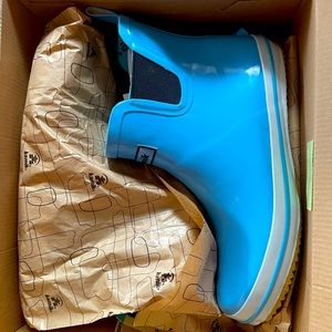 New in the box Kamik ankle rain boots